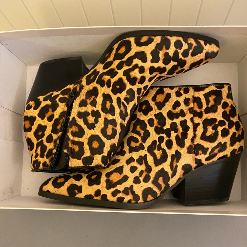 NIB Leopard Fur Riley Bootie. Bleaker & Bond SZ 7